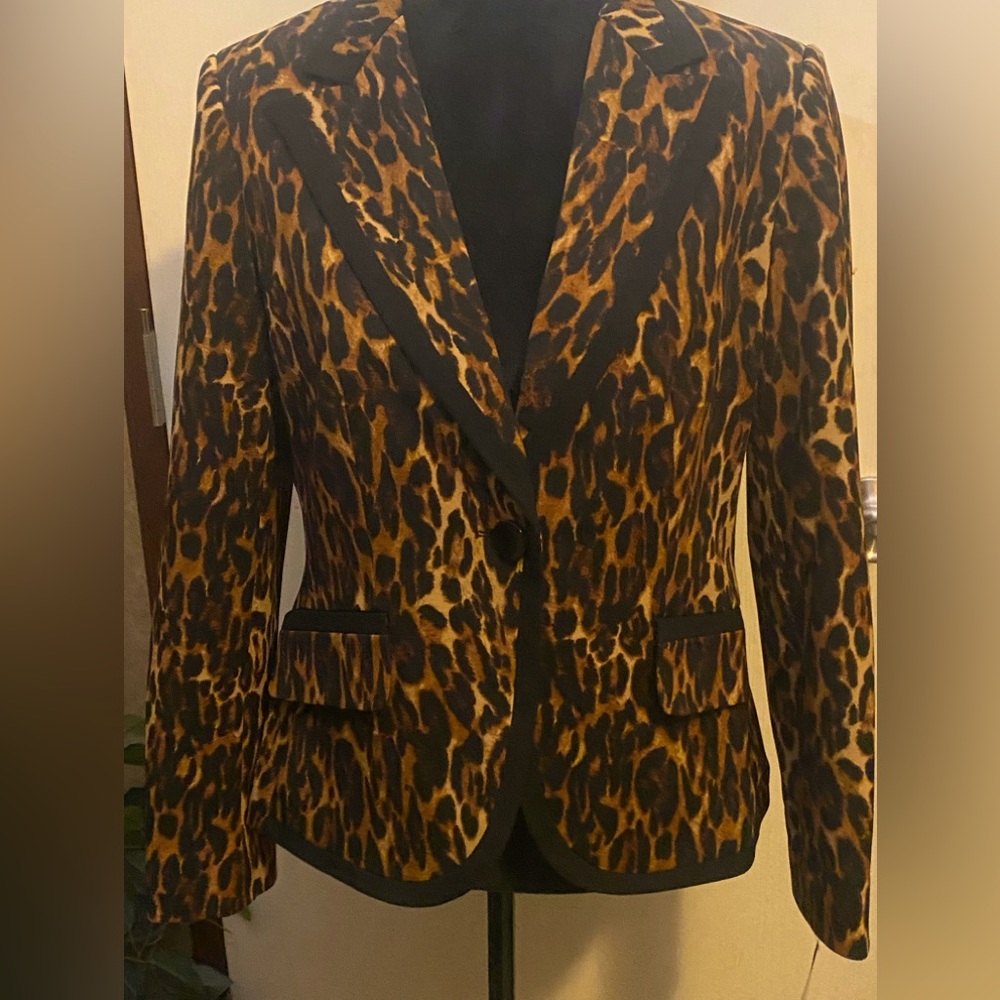 NWT JM John Meyer studios luxury beautiful cheetah blazer. Excellent condition